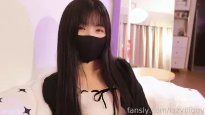 明明说好了只给口交都把你口射了却还要被压在地上狠狠干 懒懒猪