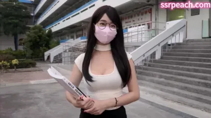 当表面正经私下淫蕩的女教师课后辅导早熟男学生她还是必须保持专业 Ellie