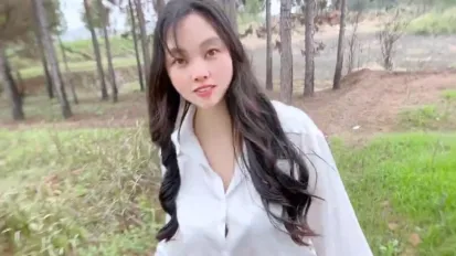 黑丝少妇勾引爬山高中生