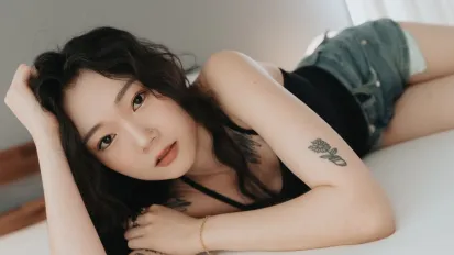 开朗活泼的冲浪女子Kumi有着可爱的反差萌女上位抽插时就像是在浪上一样摇摆射精