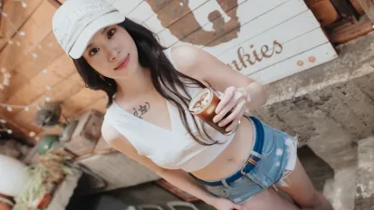 人气咖啡馆的美人老闆娘33岁D罩杯真乳被抽插直到射精