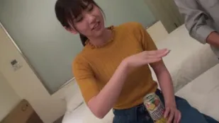 FC2PPV-4584518 她的第一次高潮潮吹3P中出全纪录