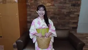 FC2PPV-4520386 美人医学生爱情酒店初生性交体验